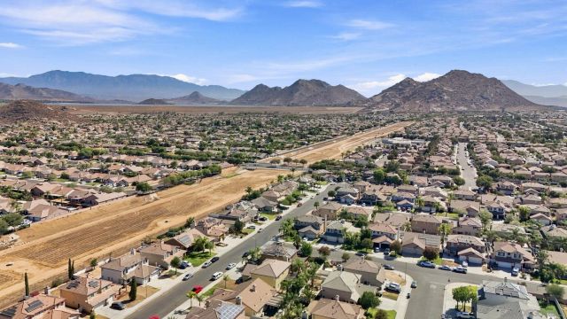 875 Seymour Way, Perris, CA 92571
