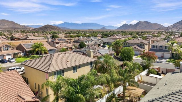 875 Seymour Way, Perris, CA 92571