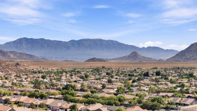 875 Seymour Way, Perris, CA 92571
