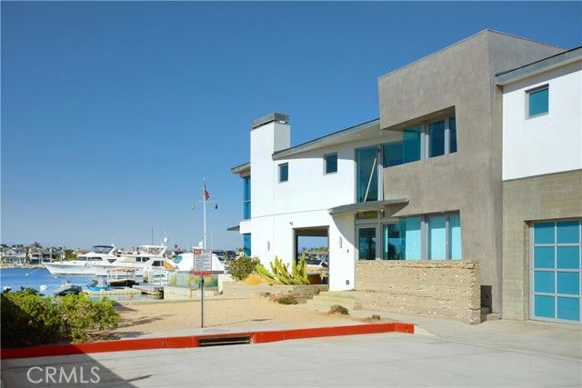 1042 W Bay Avenue, Newport Beach, CA 92661