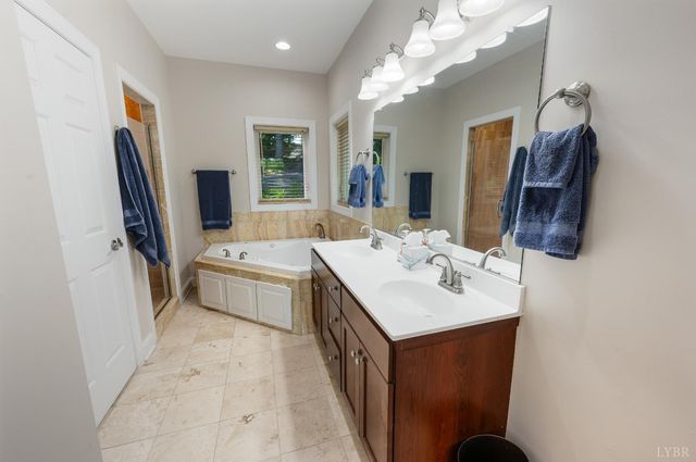 1359 Nicholas Lane, Moneta, VA 24121