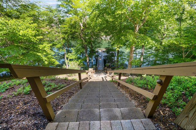 1359 Nicholas Lane, Moneta, VA 24121