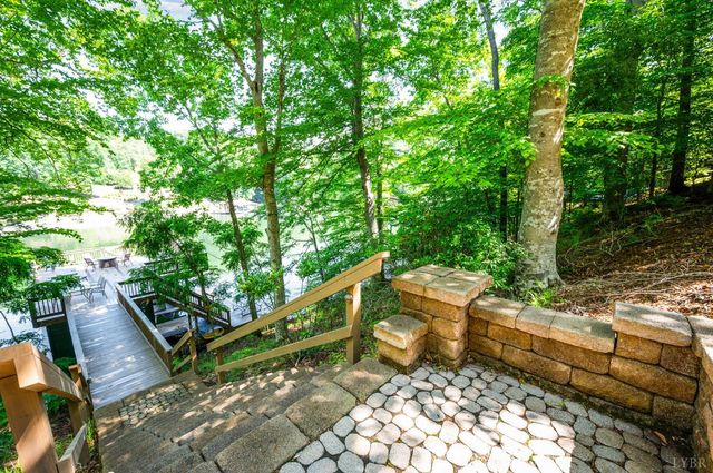 1359 Nicholas Lane, Moneta, VA 24121