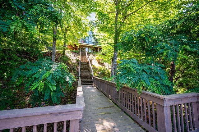 1359 Nicholas Lane, Moneta, VA 24121