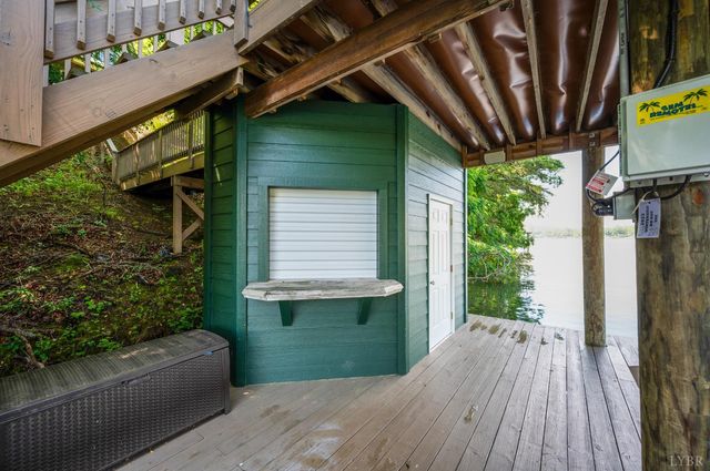1359 Nicholas Lane, Moneta, VA 24121
