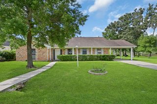 19 Bay Harbor Drive, La Porte, TX 77571