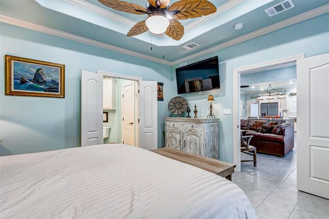 851 Palmetto Drive, Crystal Beach, TX 77650