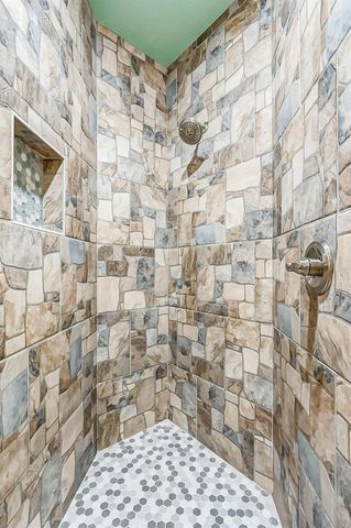 851 Palmetto Drive, Crystal Beach, TX 77650