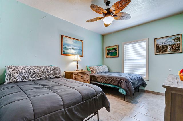 851 Palmetto Drive, Crystal Beach, TX 77650