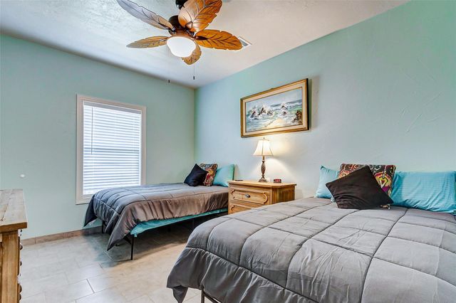 851 Palmetto Drive, Crystal Beach, TX 77650