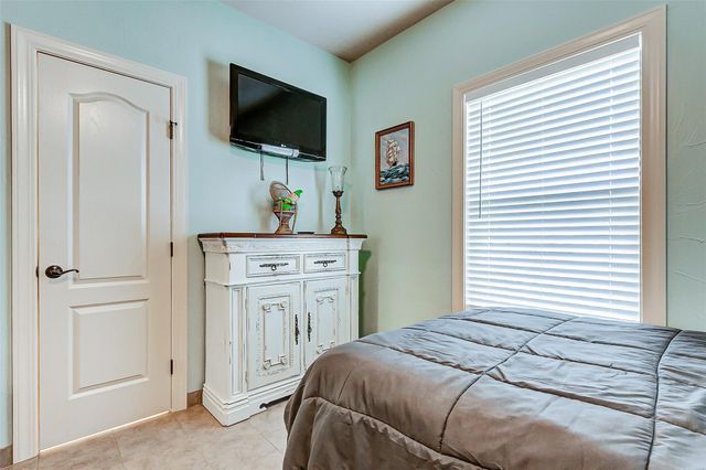 851 Palmetto Drive, Crystal Beach, TX 77650