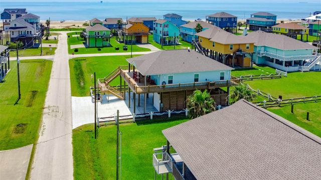 851 Palmetto Drive, Crystal Beach, TX 77650