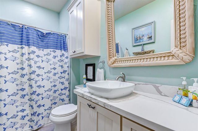 851 Palmetto Drive, Crystal Beach, TX 77650