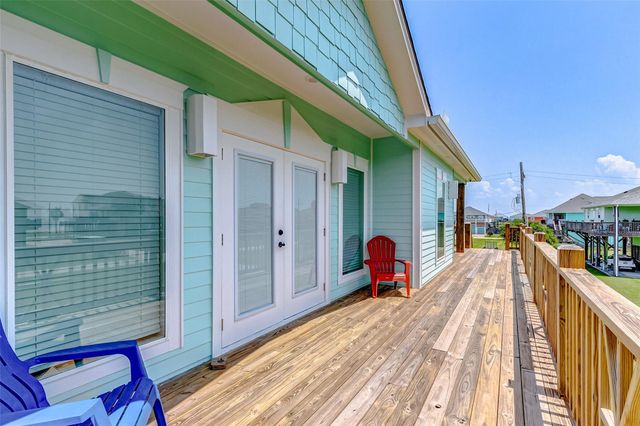 851 Palmetto Drive, Crystal Beach, TX 77650