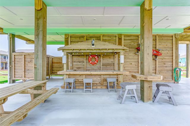 851 Palmetto Drive, Crystal Beach, TX 77650