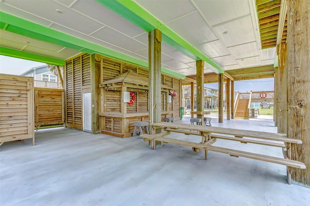 851 Palmetto Drive, Crystal Beach, TX 77650