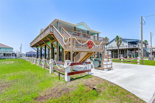 851 Palmetto Drive, Crystal Beach, TX 77650
