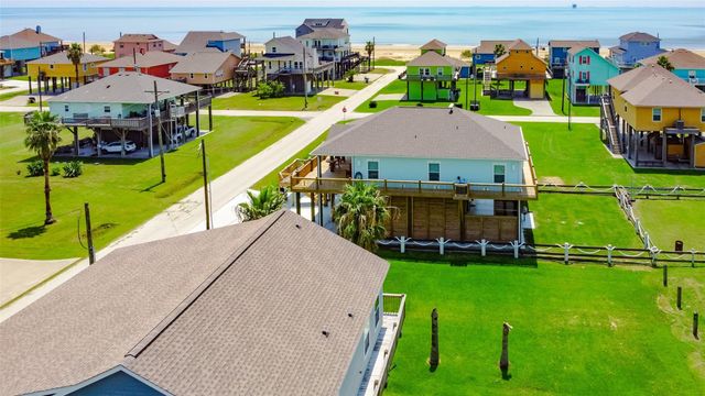 851 Palmetto Drive, Crystal Beach, TX 77650