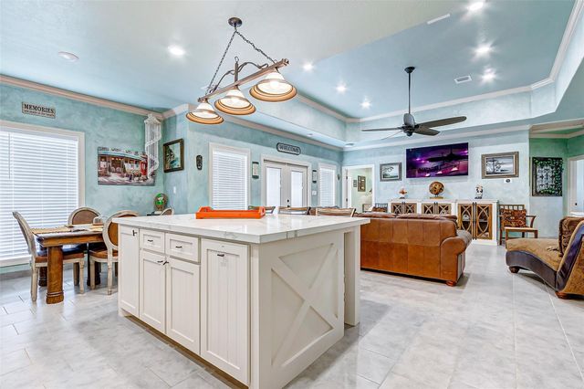 851 Palmetto Drive, Crystal Beach, TX 77650