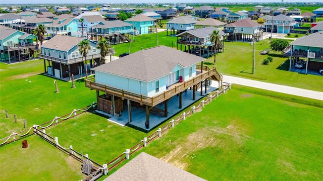 851 Palmetto Drive, Crystal Beach, TX 77650