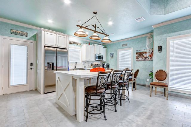 851 Palmetto Drive, Crystal Beach, TX 77650