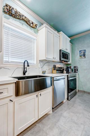 851 Palmetto Drive, Crystal Beach, TX 77650