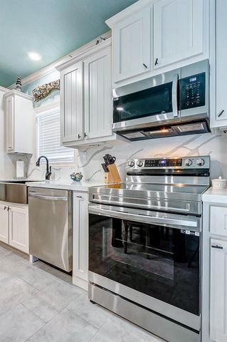 851 Palmetto Drive, Crystal Beach, TX 77650