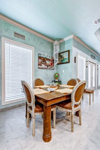 851 Palmetto Drive, Crystal Beach, TX 77650