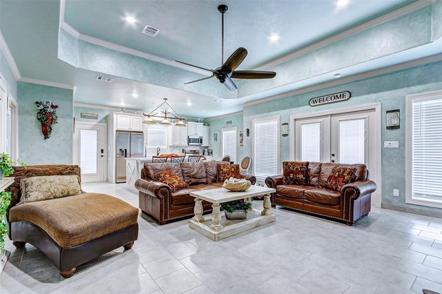 851 Palmetto Drive, Crystal Beach, TX 77650