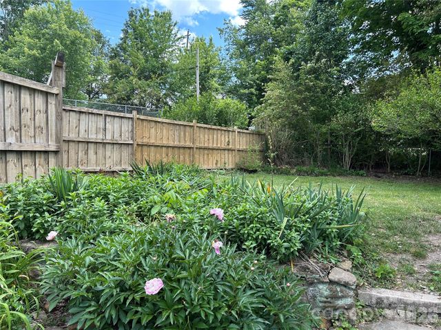 12 Penley Avenue, Asheville, NC 28804