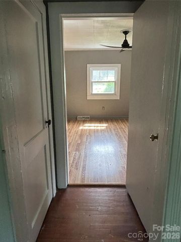 12 Penley Avenue, Asheville, NC 28804