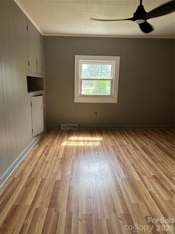 12 Penley Avenue, Asheville, NC 28804