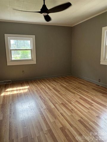 12 Penley Avenue, Asheville, NC 28804