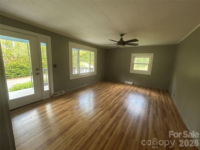 12 Penley Avenue, Asheville, NC 28804
