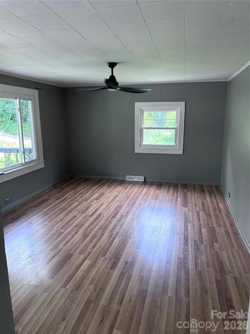 12 Penley Avenue, Asheville, NC 28804