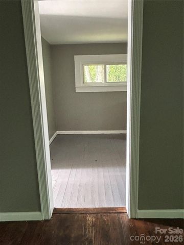 12 Penley Avenue, Asheville, NC 28804