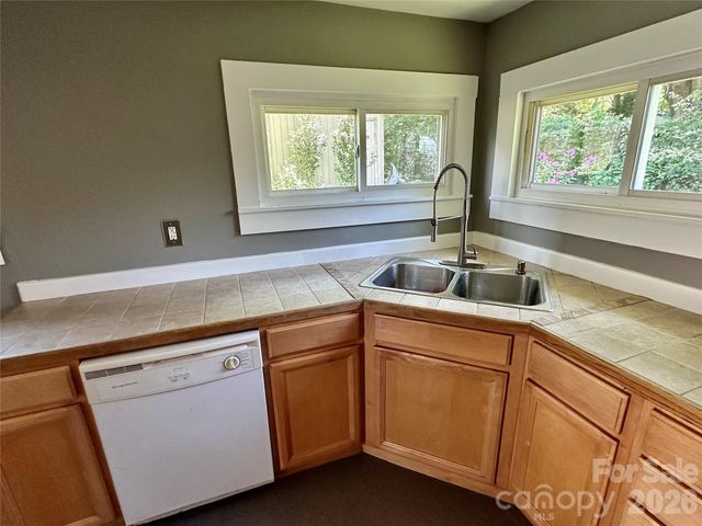 12 Penley Avenue, Asheville, NC 28804