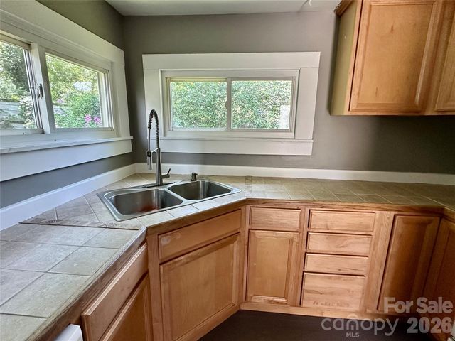 12 Penley Avenue, Asheville, NC 28804