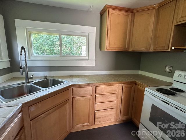 12 Penley Avenue, Asheville, NC 28804