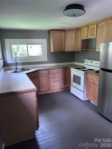 12 Penley Avenue, Asheville, NC 28804