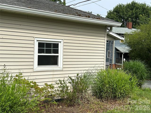 12 Penley Avenue, Asheville, NC 28804