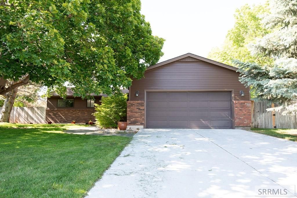 Image 2 of property listing at 1877 Caribou Street, Idaho Falls, ID 83401