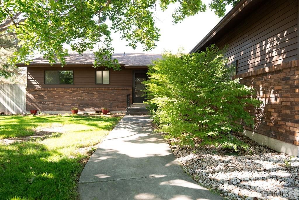 Image 3 of property listing at 1877 Caribou Street, Idaho Falls, ID 83401