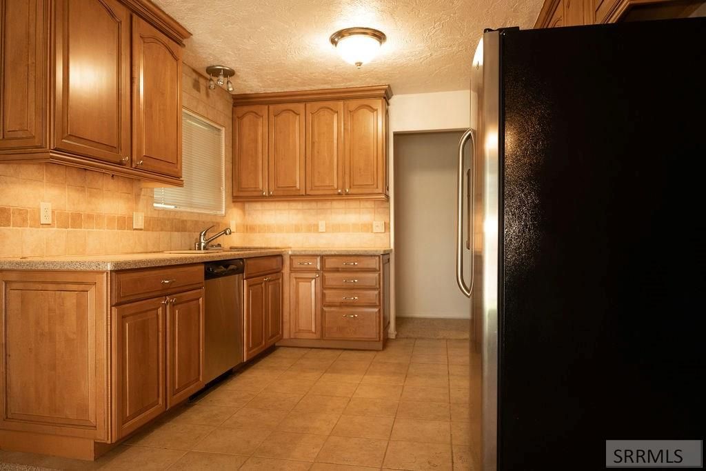 Image 5 of property listing at 1877 Caribou Street, Idaho Falls, ID 83401