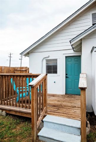109 South Verne St, Rockport, TX 78382
