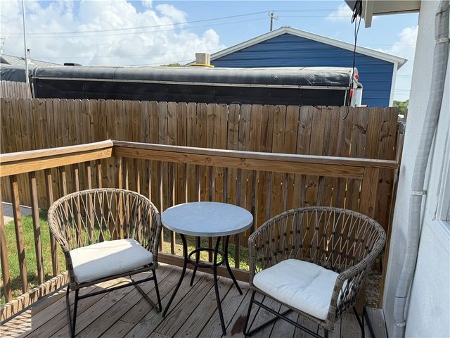 109 South Verne St, Rockport, TX 78382