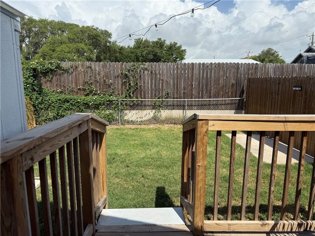 109 South Verne St, Rockport, TX 78382