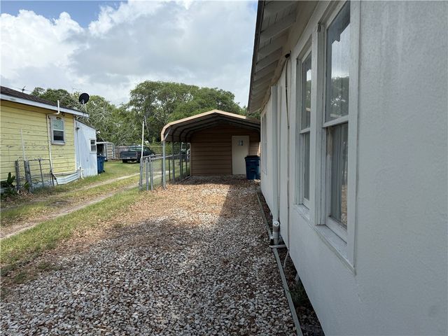 109 South Verne St, Rockport, TX 78382