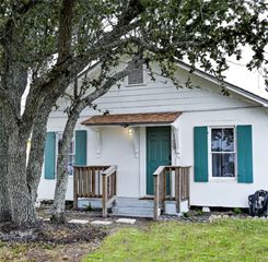 109 South Verne St, Rockport, TX 78382