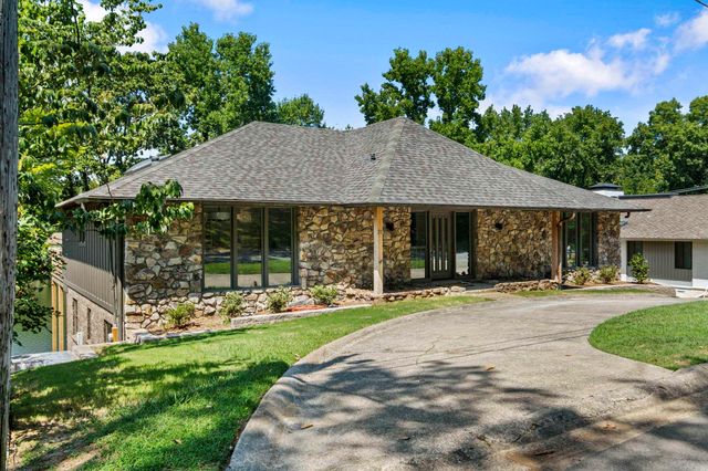 21 E Lake Drive, North Little Rock, AR 72116